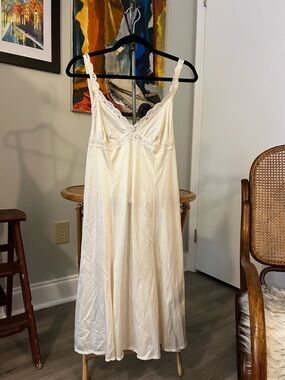 70s Vintage Olga Ivory Lace-Trim Slip